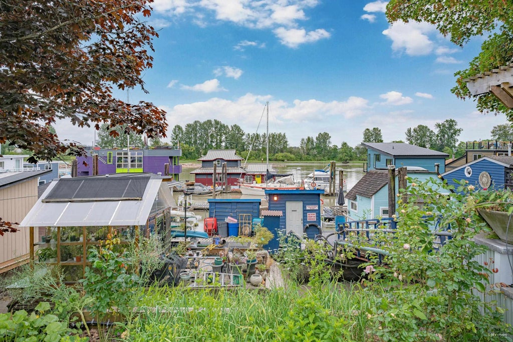 23080 Dyke Road 18, Richmond