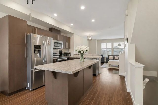 18211 70 Avenue 7, Surrey