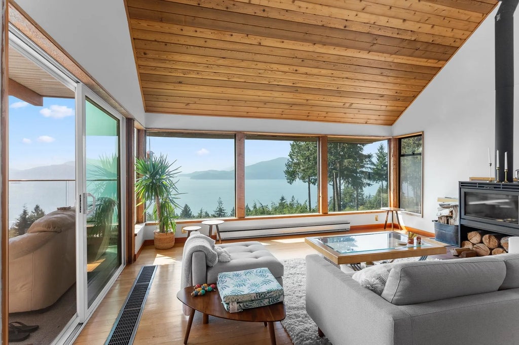 270 Mountain Drive, Lions Bay