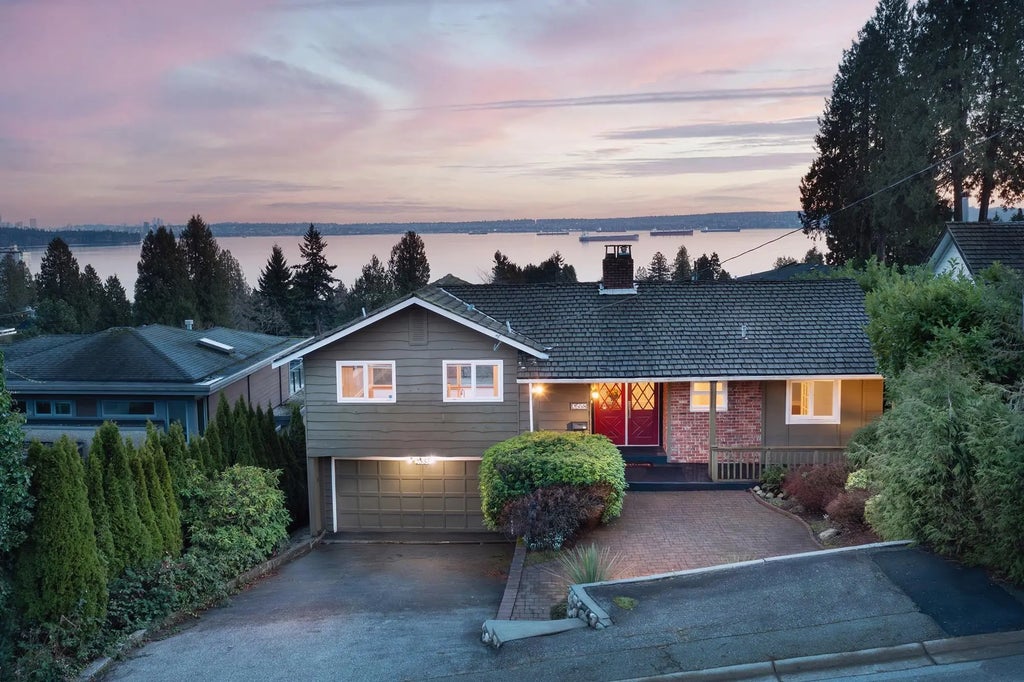 2558 Mathers Avenue, West Vancouver