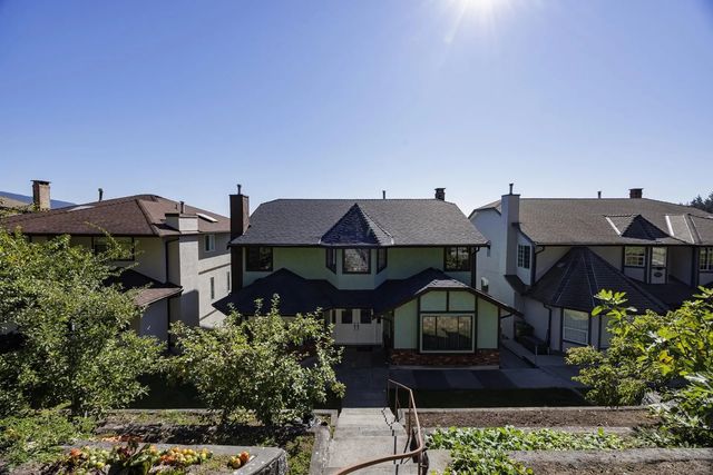 557 Tempe Crescent, North Vancouver