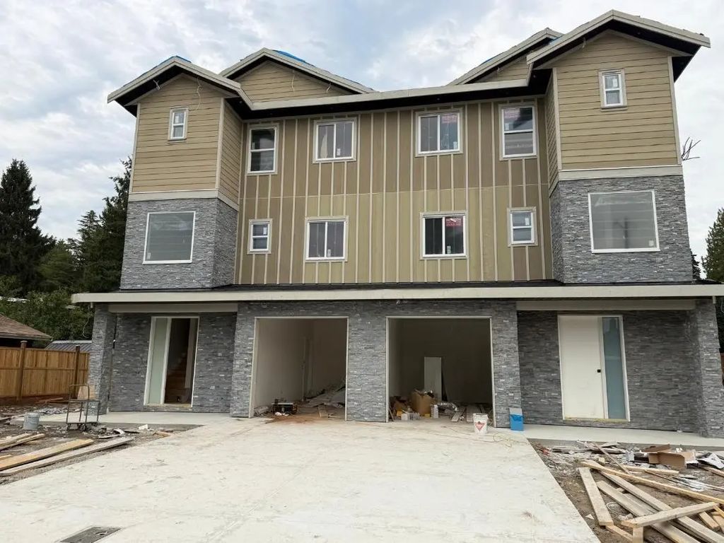 9820 130 Street 101, Surrey