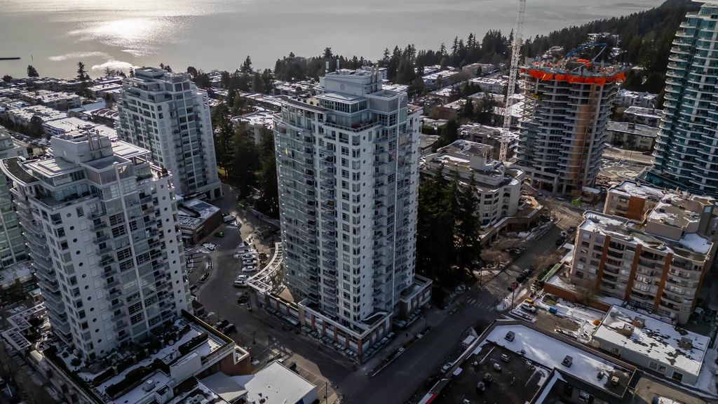 15152 Russell Avenue 204, White Rock