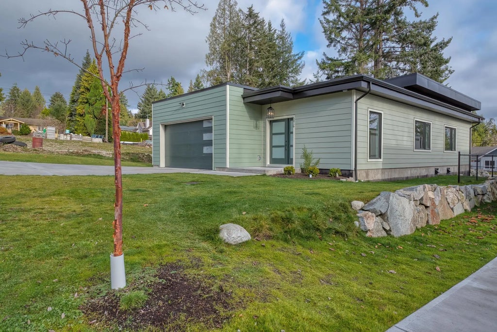 5416 Stellar Way, Sechelt
