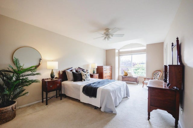 20381 96 Avenue 305, Langley