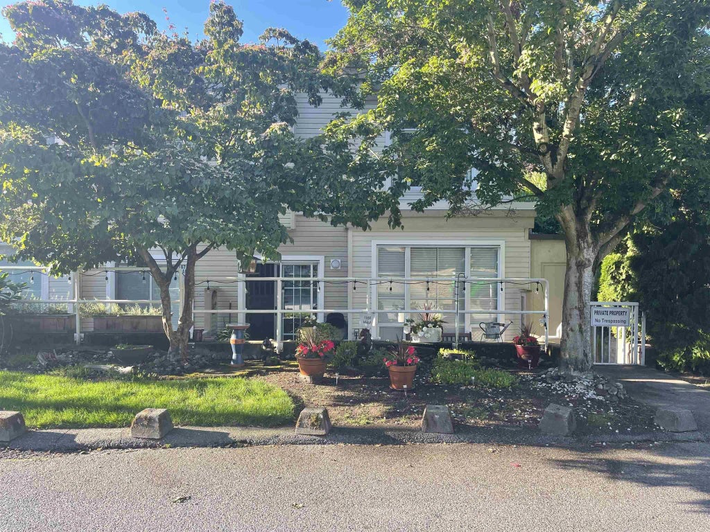 1169 Vidal Street 8, White Rock