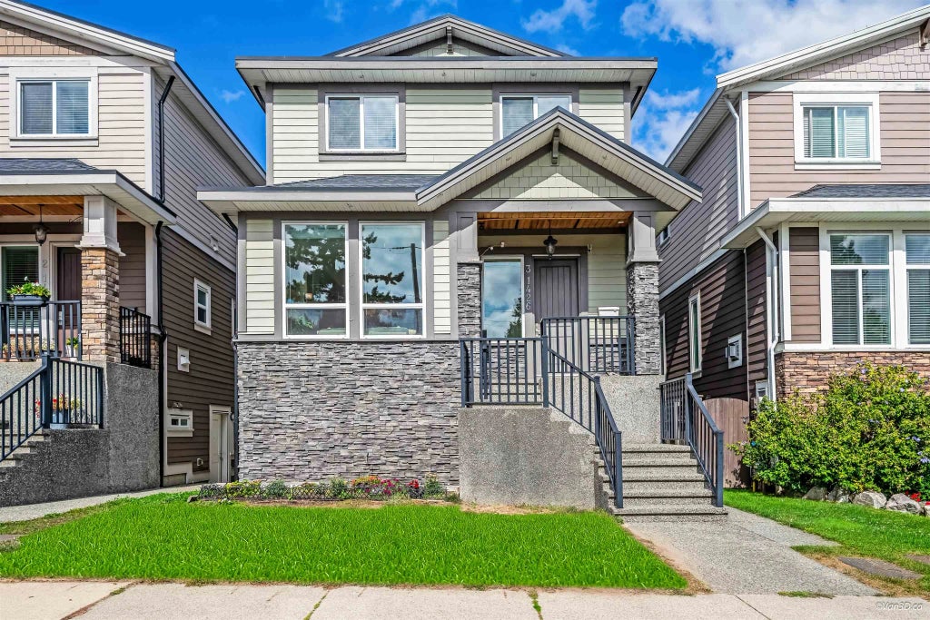 1426 Finlay Street 3, White Rock