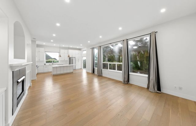 122 Chestnut Court, Port Moody