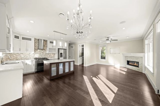 7028 Broadway, Burnaby