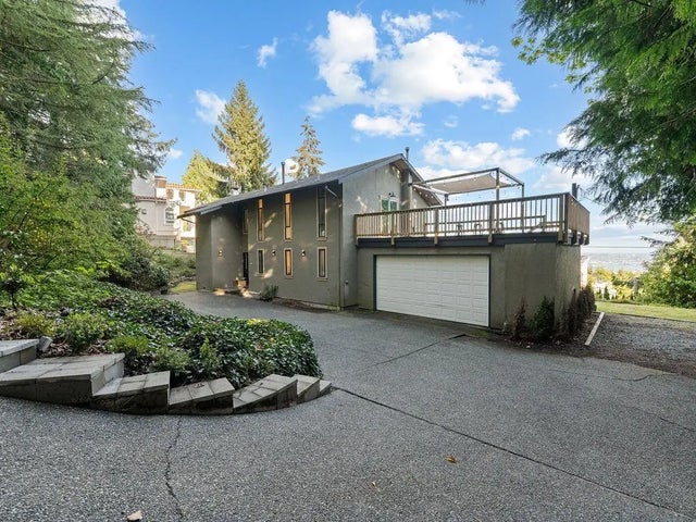 1040 Crestline Road, West Vancouver