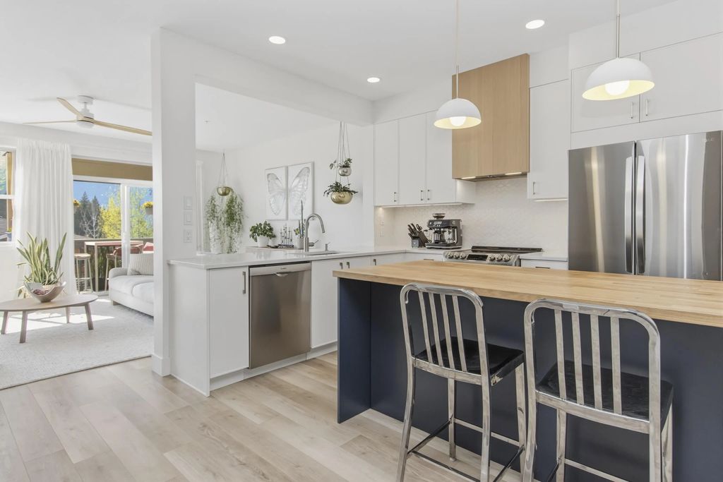 1024 Glacier View Drive 6, Squamish