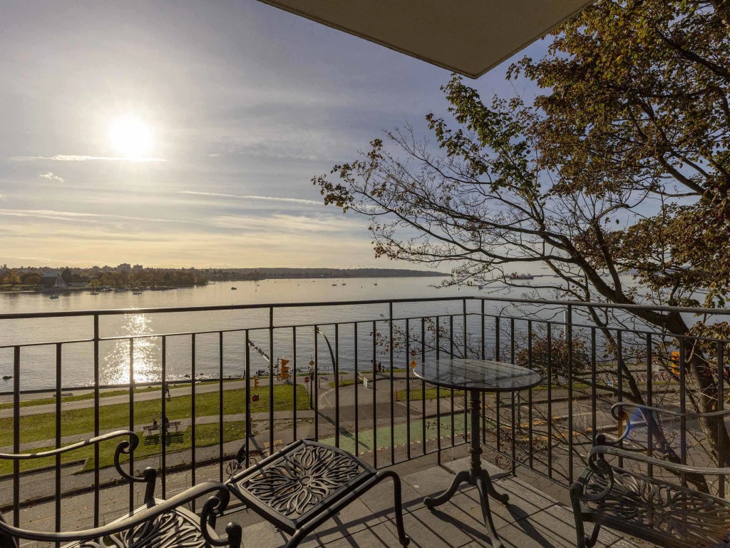 1575 Beach Avenue 402, Vancouver