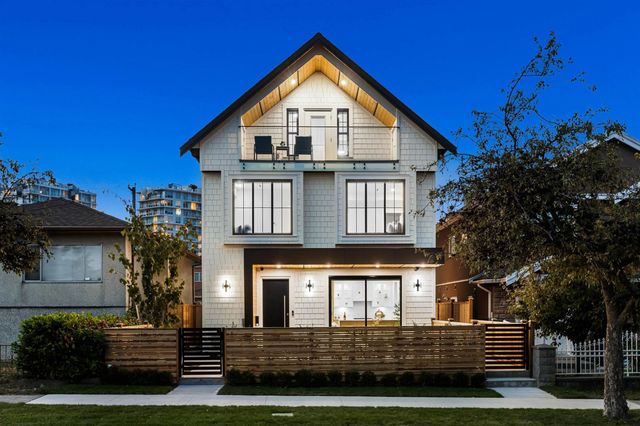 2211 Mannering Avenue 1, Vancouver