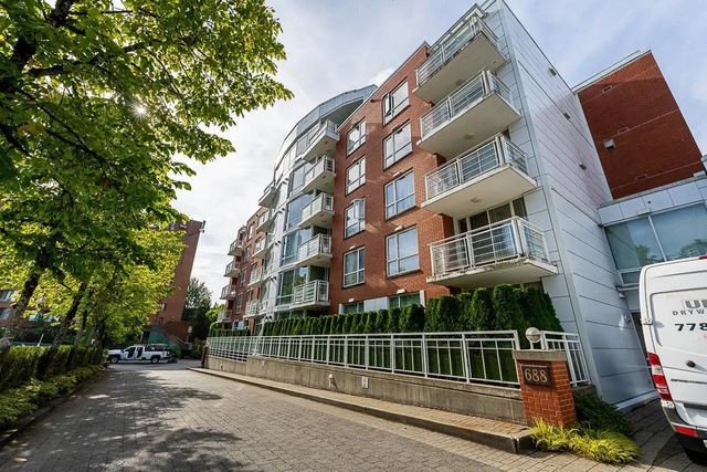688 Fairchild Road 405, Vancouver