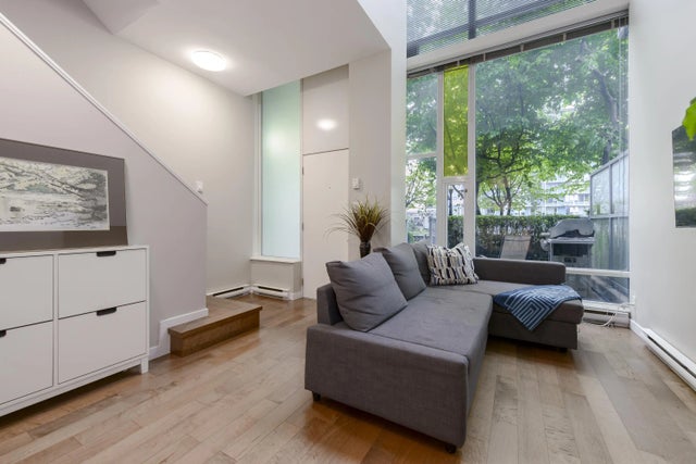 128 Dunsmuir Street, Vancouver