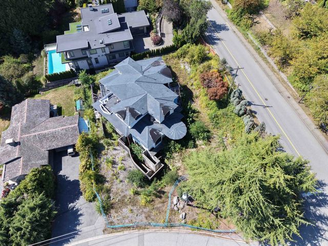 1889 Orchard Way, West Vancouver