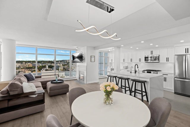 198 Aquarius Mews 2006, Vancouver