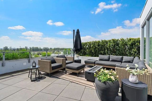 3438 Sawmill Crescent 607, Vancouver