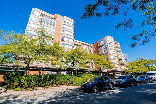 15111 Russell Avenue 502, White Rock