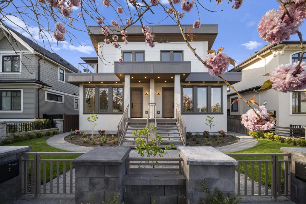 2455 W 10th Avenue, Vancouver