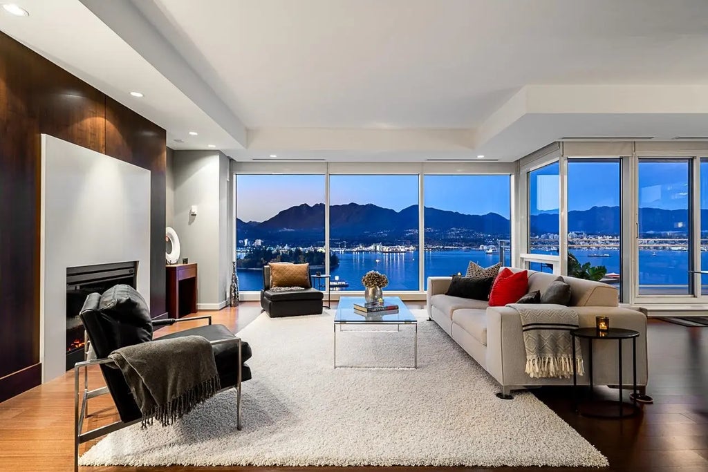 1139 W Cordova Street 2202, Vancouver