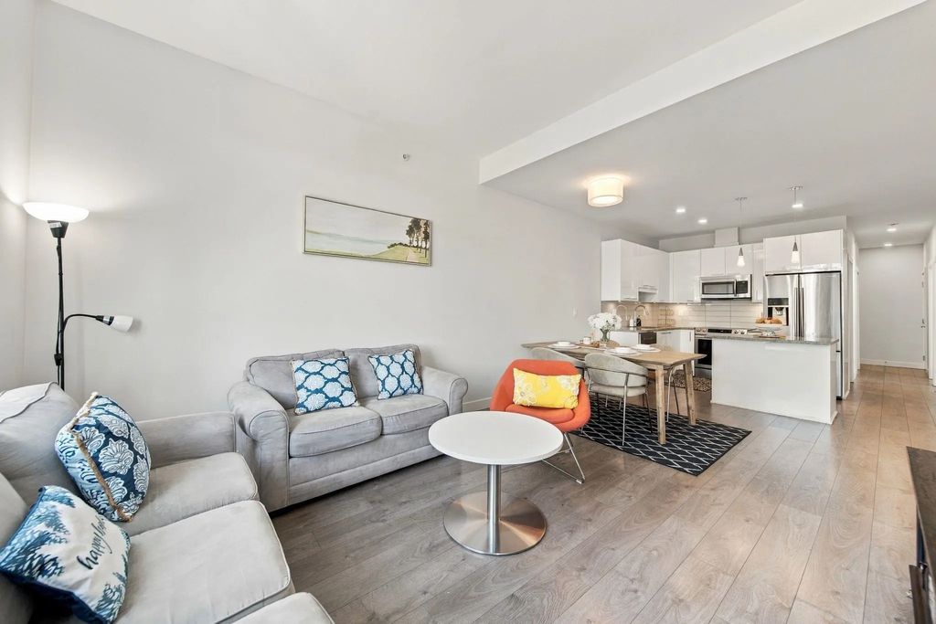 20696 Eastleigh Crescent 517, Langley