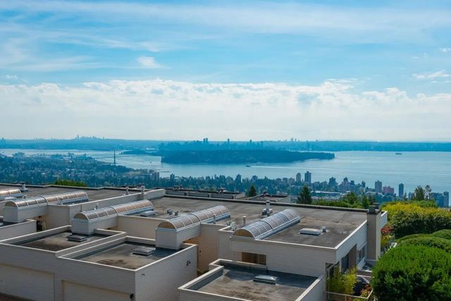2274 Folkestone Way 210, West Vancouver