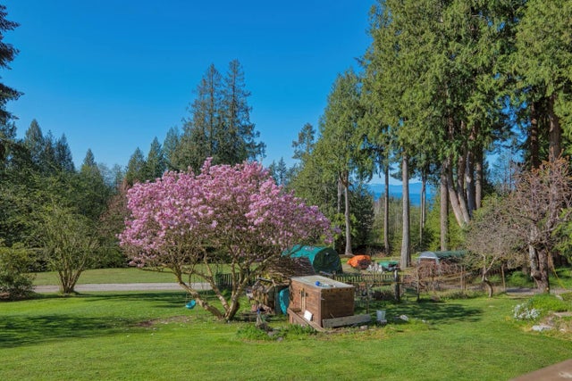 1106 A & B Gladwin Trail Road, Roberts Creek