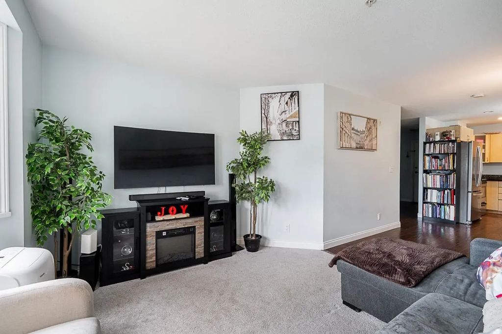 19774 56 Avenue 206, Langley