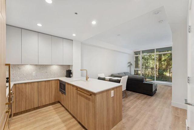 2375 Emery Court 208, North Vancouver