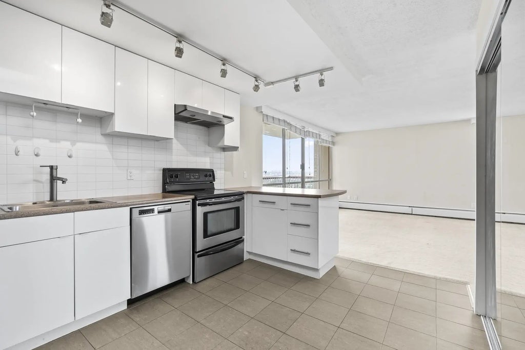 2016 Fullerton Avenue 1610, North Vancouver