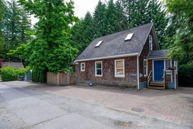 1075 Gladwin Drive, North Vancouver