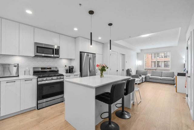 20052 83a Avenue 210, Langley