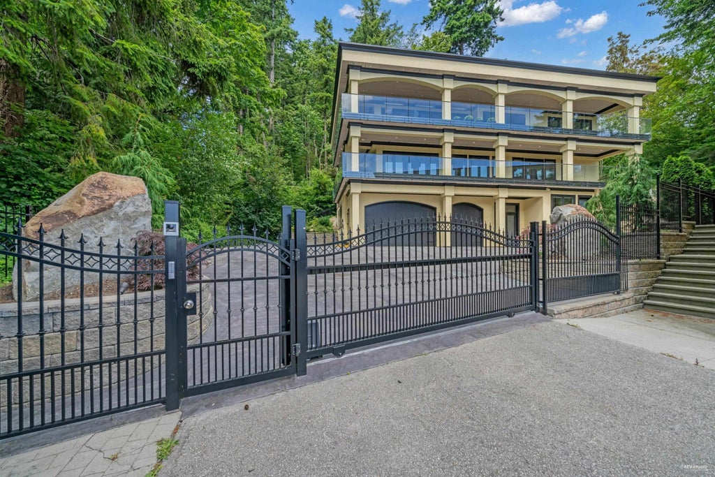 1349 Anderson Street, White Rock