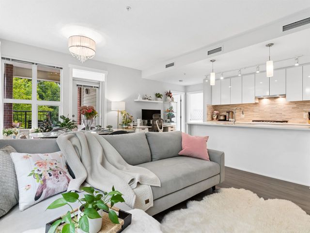 9551 Alexandra Road 133, Richmond