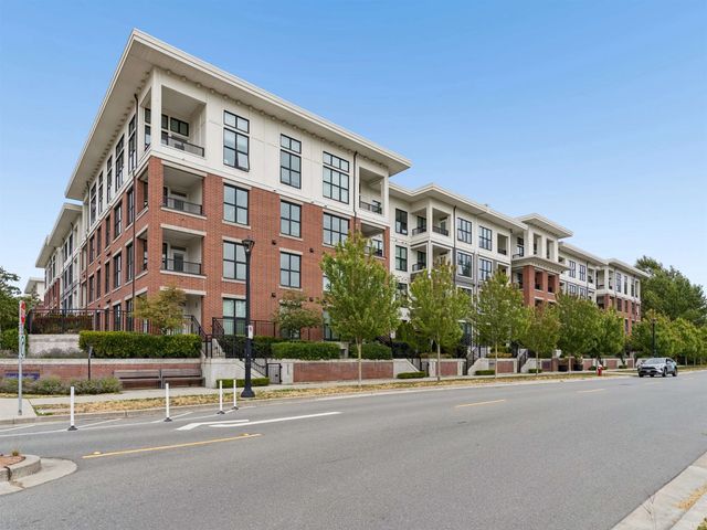 9551 Alexandra Road 133, Richmond