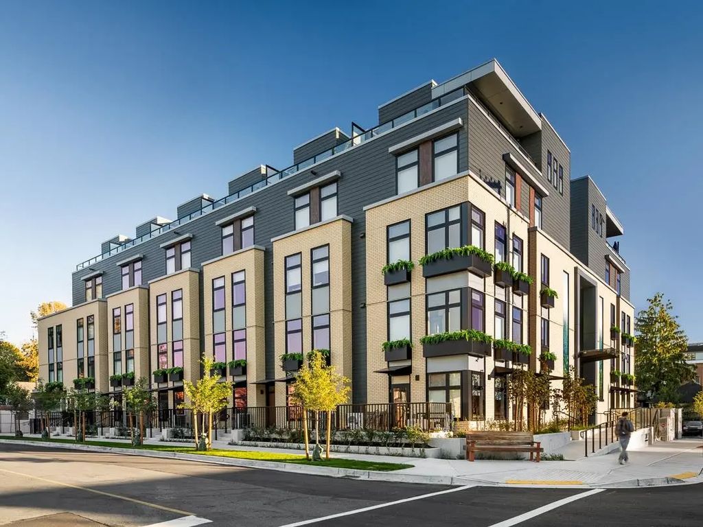 342 Mountain Highway 311, North Vancouver