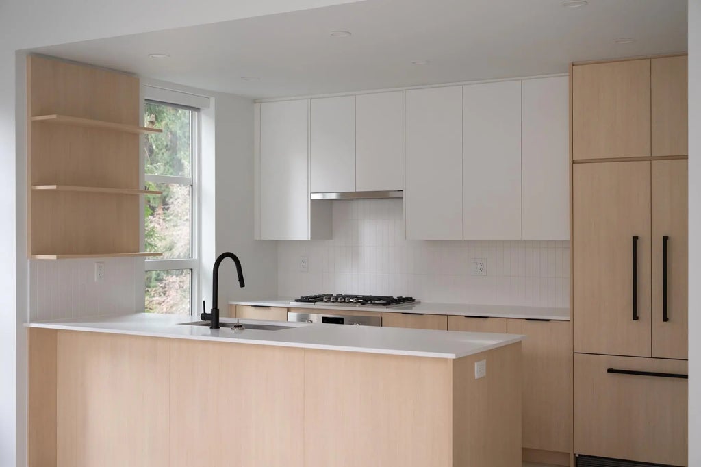 2045 Heritage Park Lane 211, North Vancouver