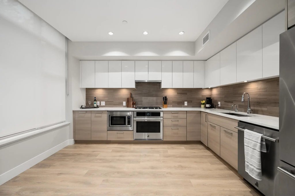 3482 Marine Way, Vancouver