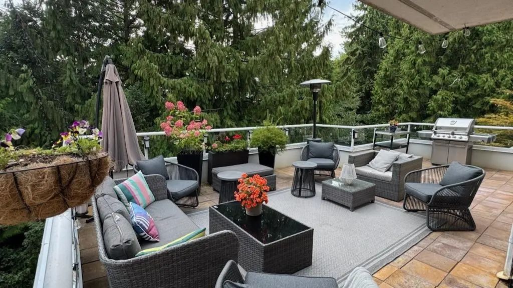 2425 Edgemont Boulevard 8, North Vancouver