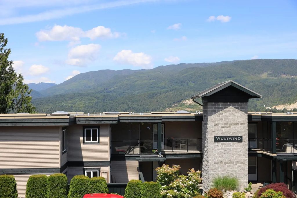 5780 Trail Avenue W202, Sechelt