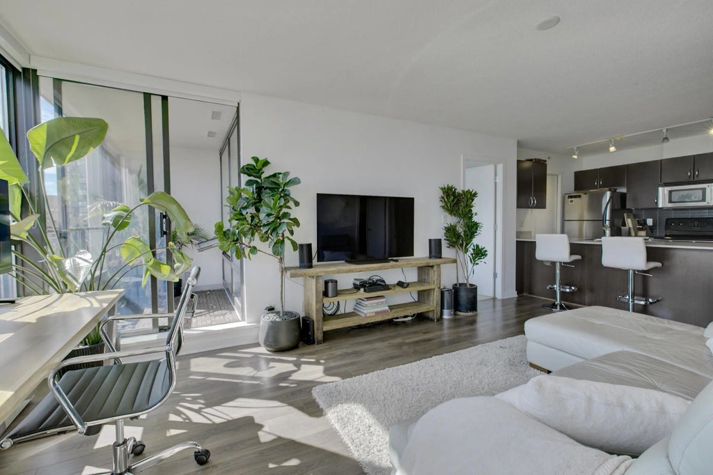 938 Smithe Street, Vancouver