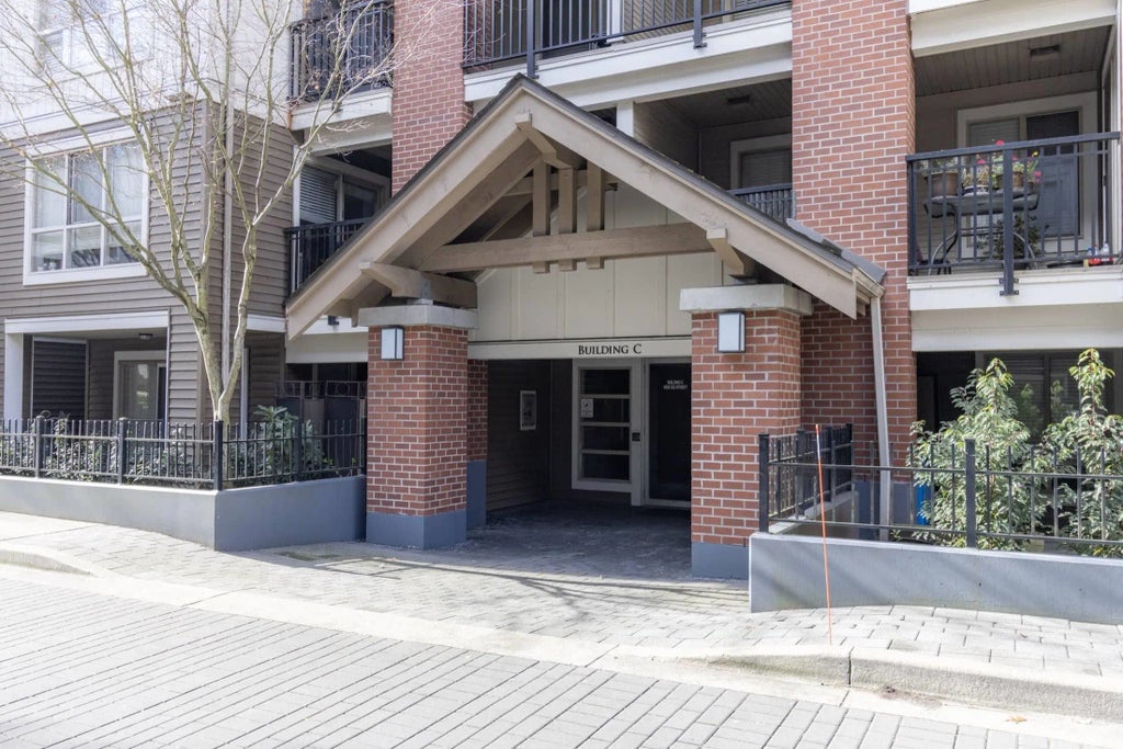 8929 202 Street C111, Langley