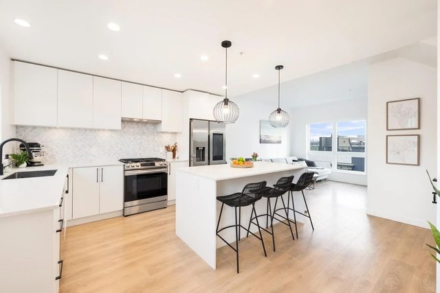 545 E 2nd Street 444, North Vancouver