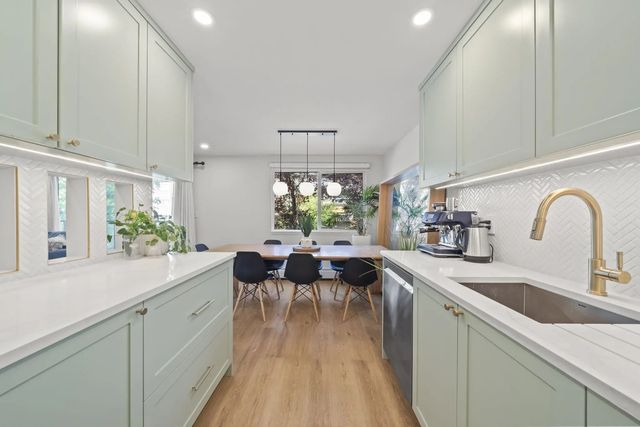 327 W 2nd Street 206, North Vancouver