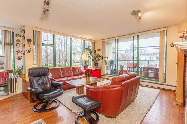 15466 North Bluff Road 207, White Rock
