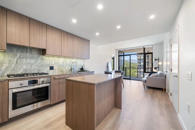 626 Claremont Street 1806, Coquitlam