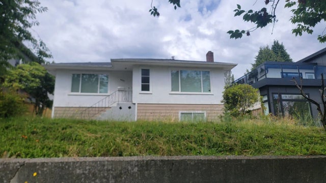4661 Napier Street, Burnaby