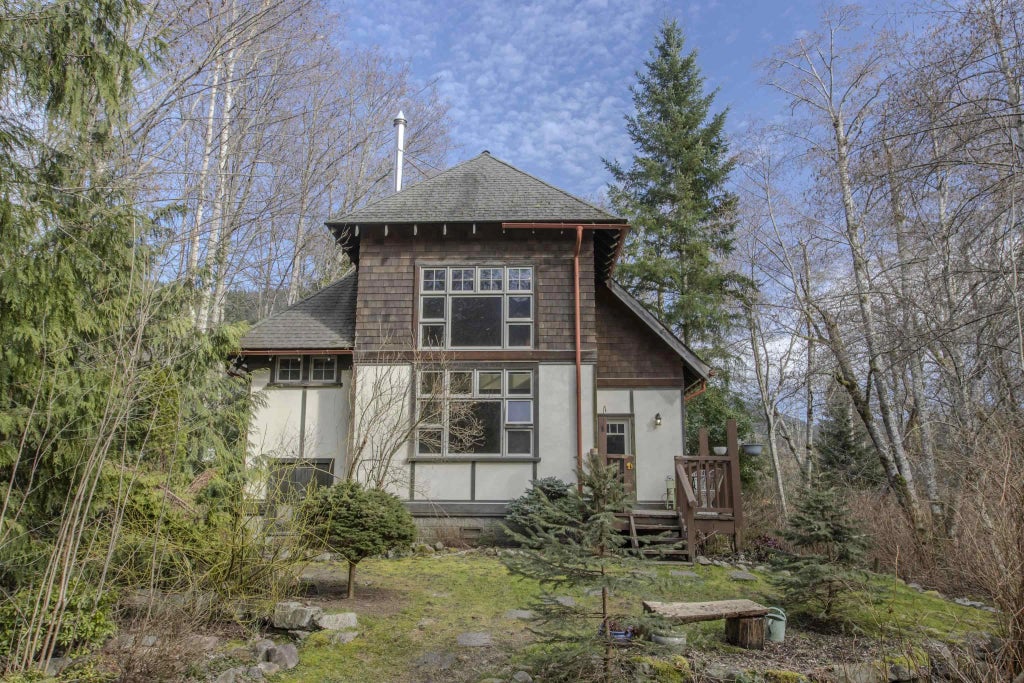 41645 Government Road, Squamish