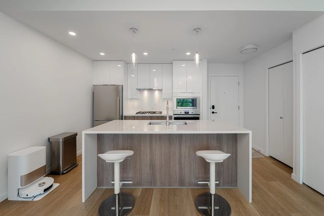 11641 227 Street 413, Maple Ridge